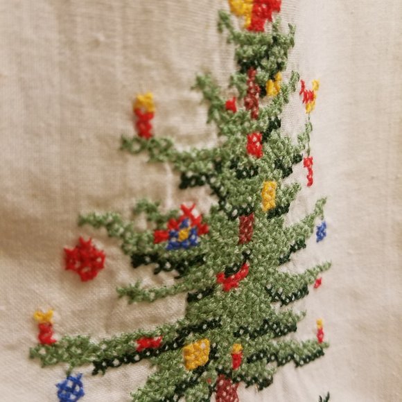 2 -TWO Vintage Lillian Vernon Christmas Tree Guest Towels Cross Stitch Bathroom - Picture 9 of 17